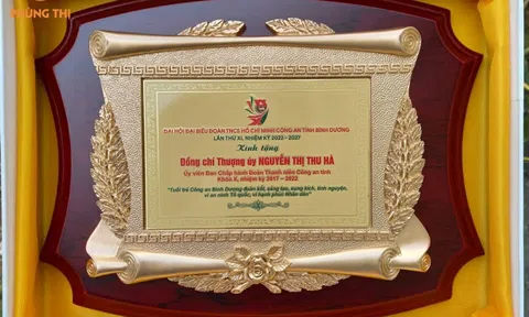 Giá kỷ niệm chương bằng đồng tại Kỷ niệm chương Phùng Thị